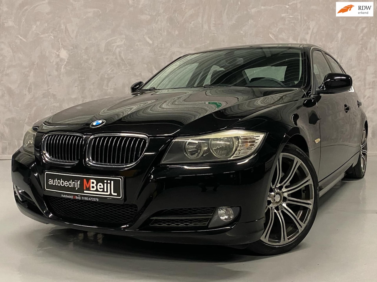 BMW 3-serie - 325i Business Line /Navi /Parkeersensoren /handbak - AutoWereld.nl