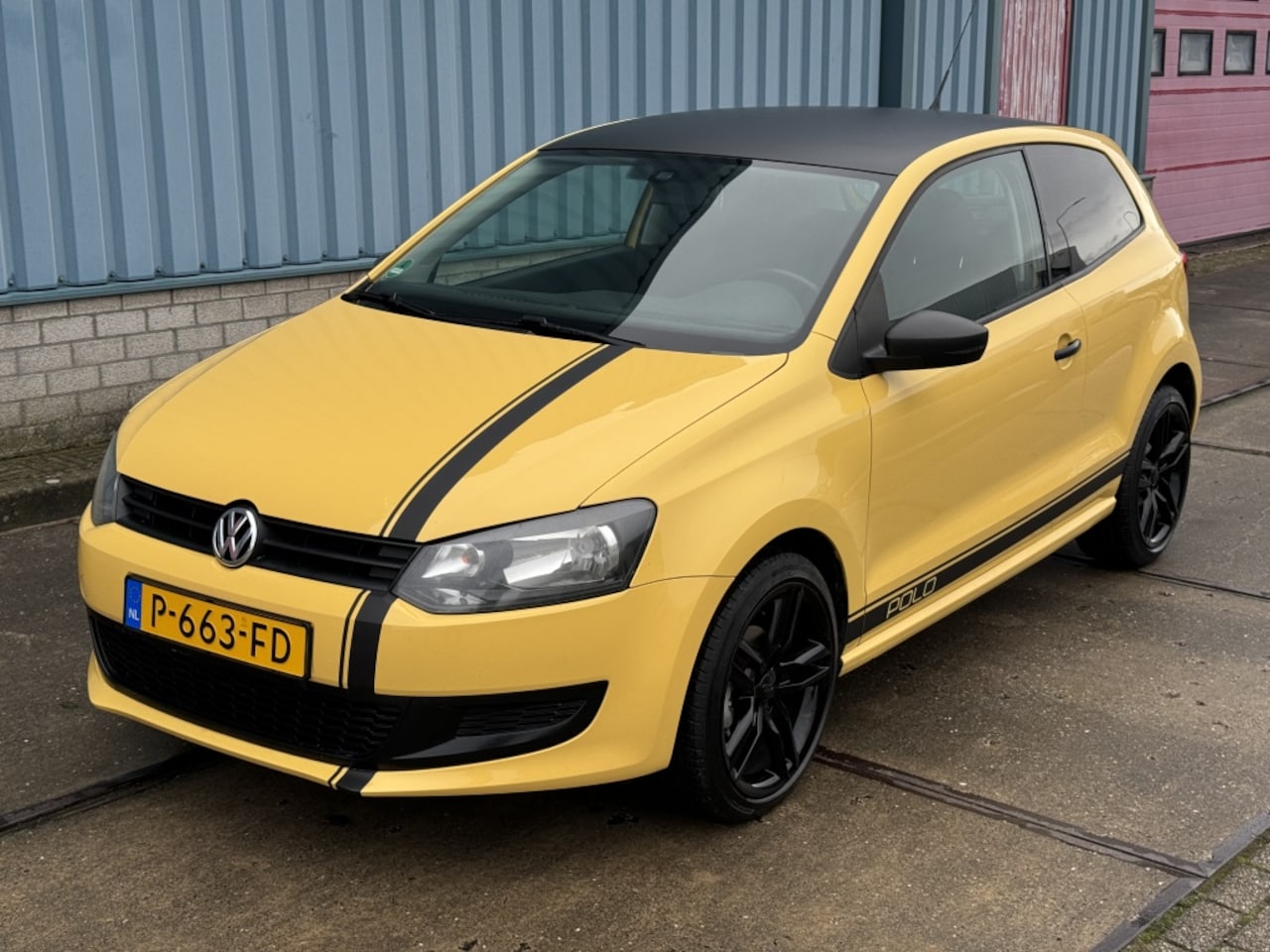 Volkswagen Polo - 1.2 Trendline GEEL| AIRCO| NAVI| CRUISE| STRIPING| - AutoWereld.nl