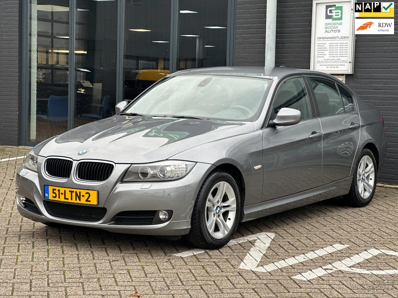 BMW 3-serie - 320i Business Line/2E EIG/NAVI/LEDER/NL-AUTO NAP!! - AutoWereld.nl