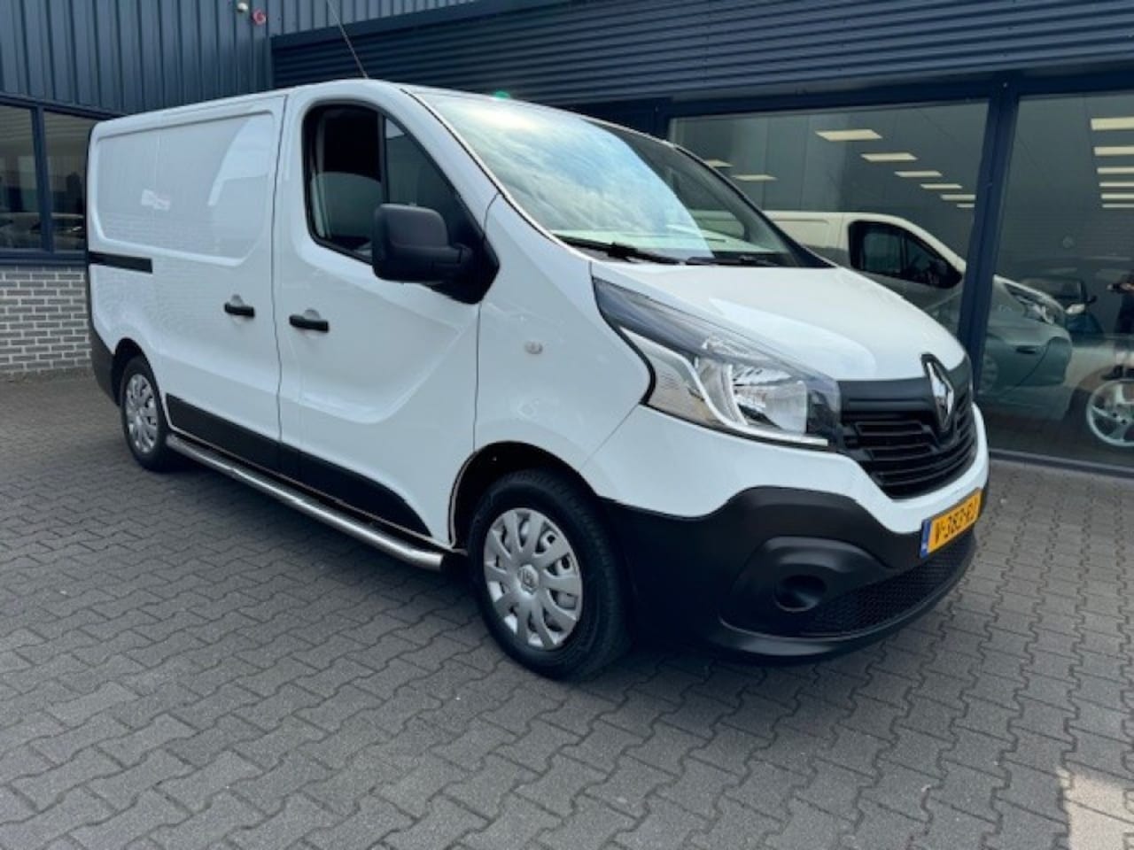 Renault Trafic - 1.6 DCI T27 L1H1 COM NAV/3ZITS//NAP /AIRCO/CRUISE - AutoWereld.nl