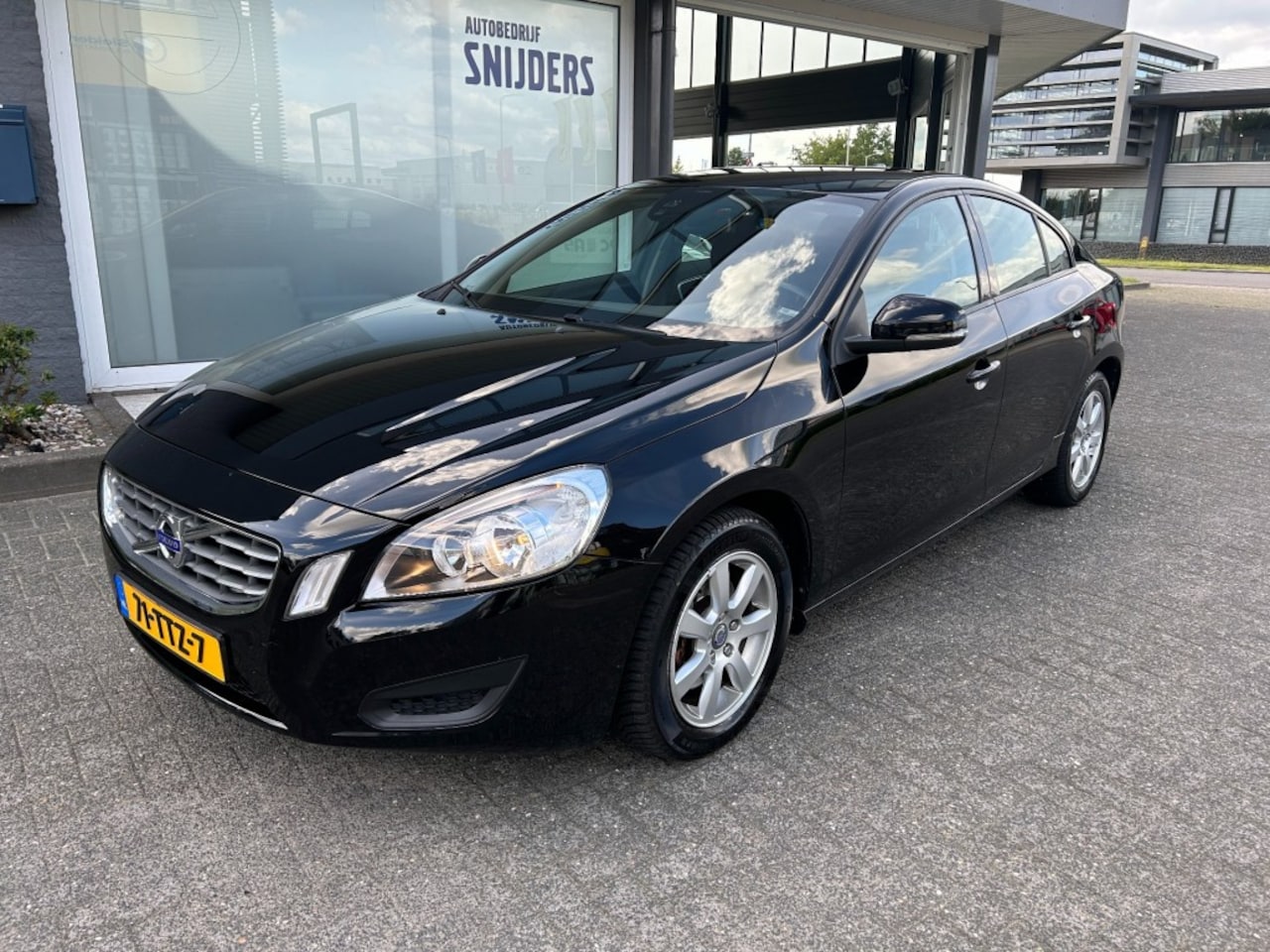 Volvo S60 - T3 1.5i BUSINESS _ INTRO - Navigatie - AutoWereld.nl