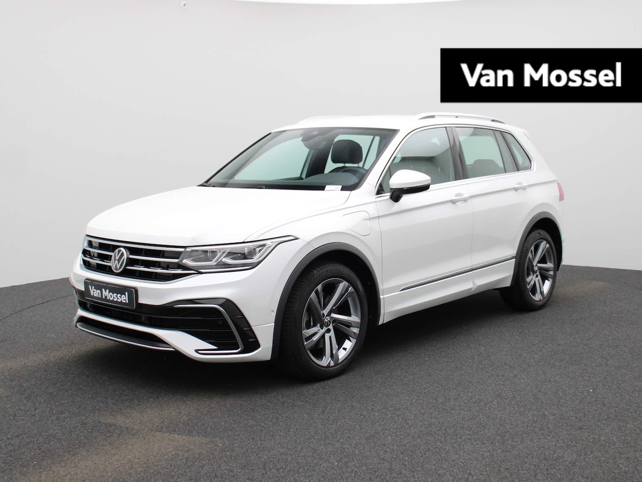 Volkswagen Tiguan - 1.4 TSI eHybrid R-Line Business+ | Automaat | Trekhaak | Elektrische achterklep | Digital - AutoWereld.nl