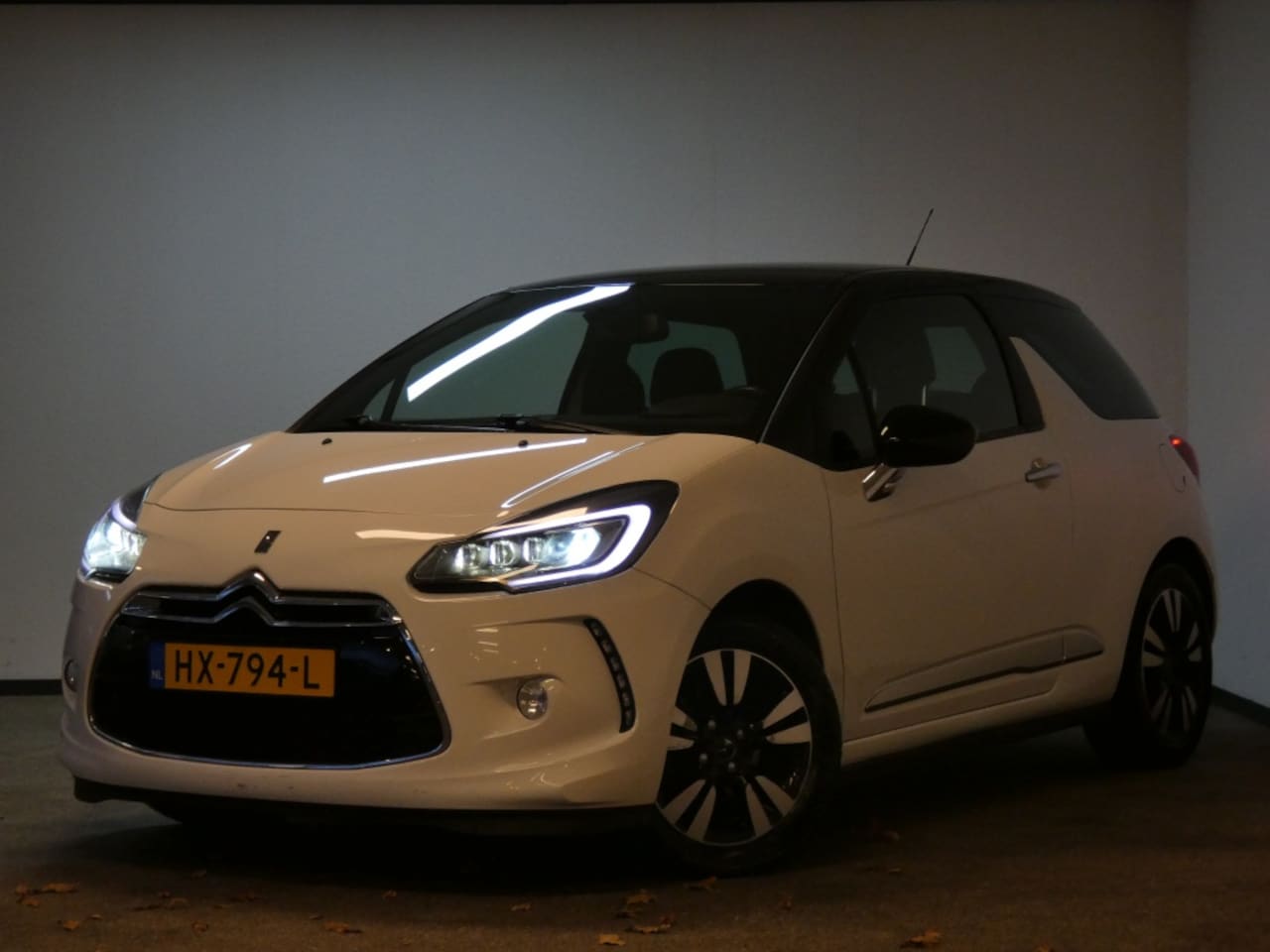 DS 3 - 1.2 PureTech So Chic Nwe APk airco - AutoWereld.nl