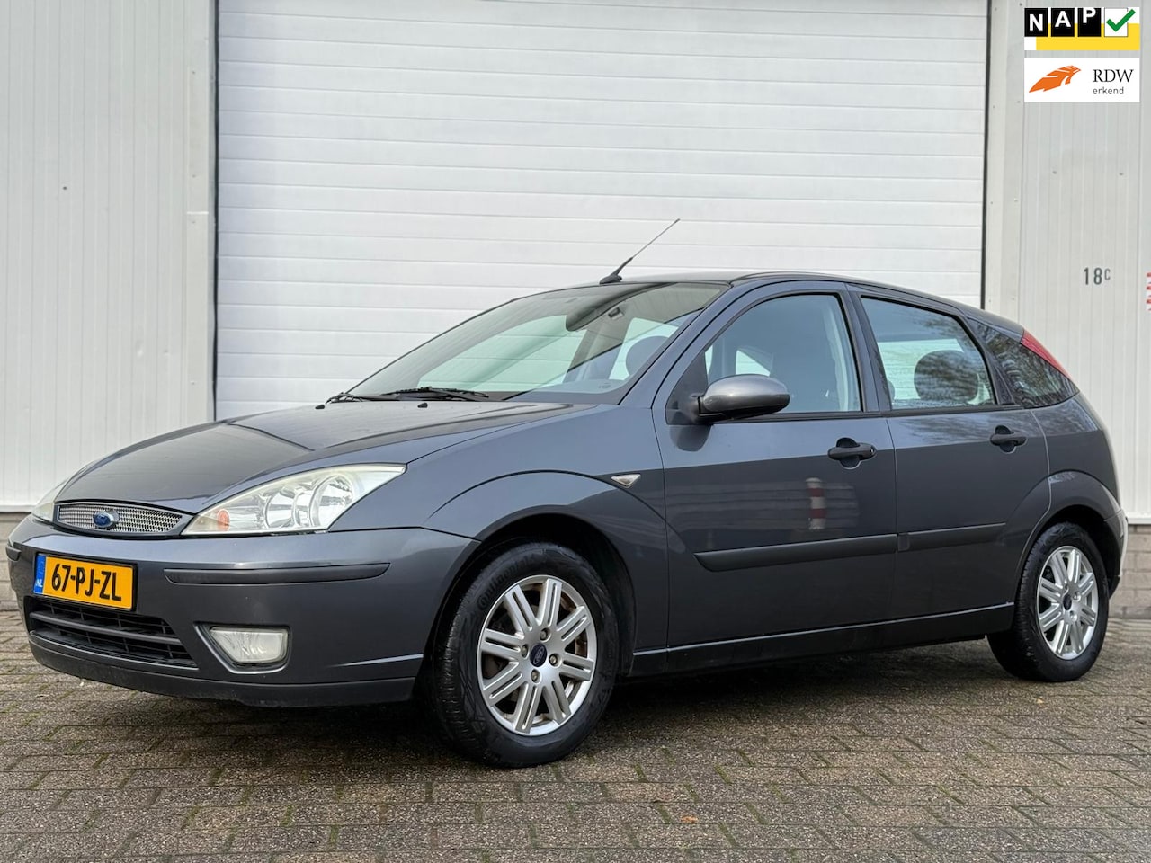 Ford Focus - 1.6-16V Futura Leder Climate control Trekhaak NAP APK - AutoWereld.nl