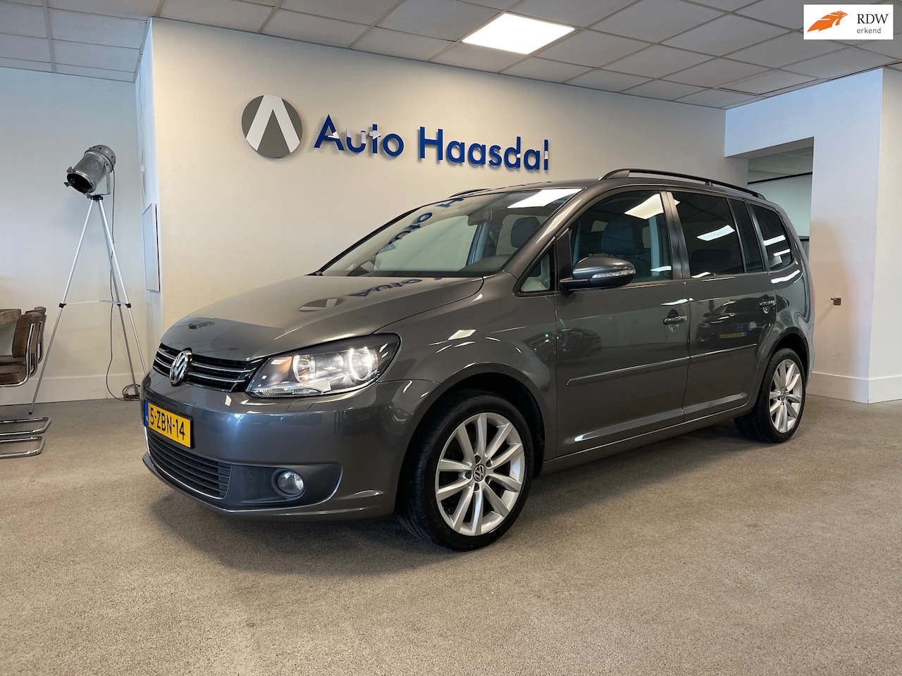 Volkswagen Touran - 1.4 TSI|AUTOMAAT|TREKHAAK|CRUISE|PDC|17"|STOELVERWARMING - AutoWereld.nl