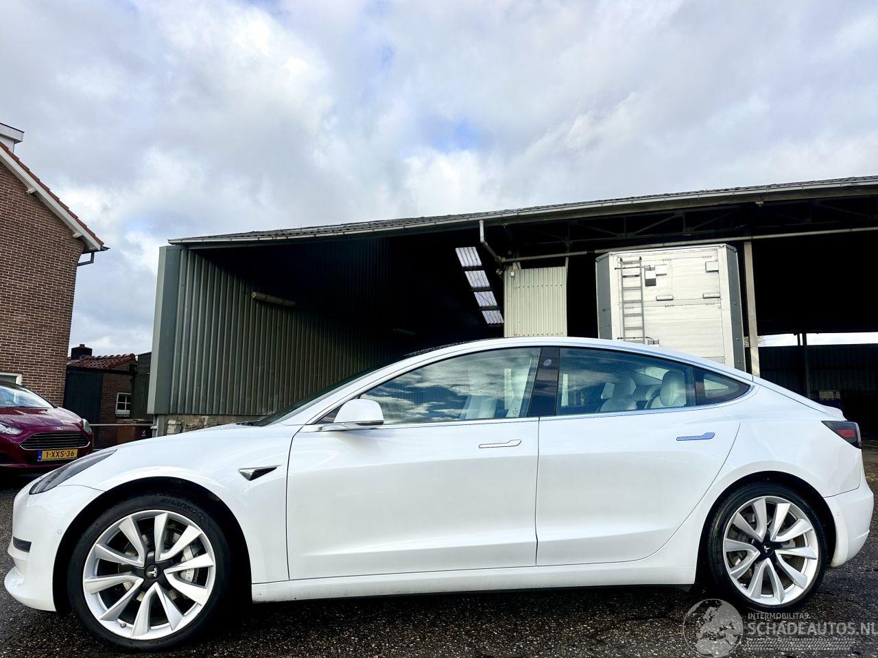 Tesla Model 3 - Model 3 long range awd 75kWh 351pk aut - panorama - nap - trekh - autopilot - camera - lee - AutoWereld.nl