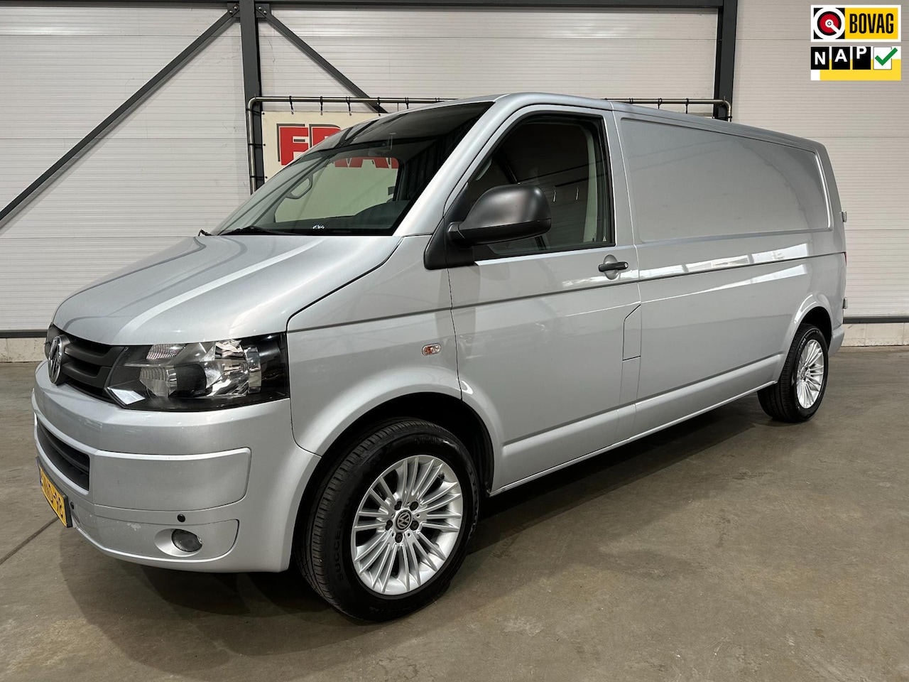 Volkswagen Transporter - 2.0 TDI L2H1 140PK + NAP | Airco | Cruise | Trekhaak - AutoWereld.nl