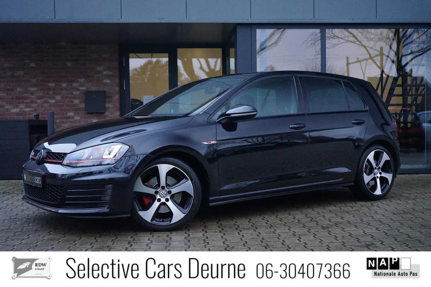 Volkswagen Golf - 2.0 TSI GTI 2.0 TSI GTI ,Camera, Navi, 18'', DSG, Deep BLack, Nieuwe OH-beurt + APK, Cruise. - AutoWereld.nl