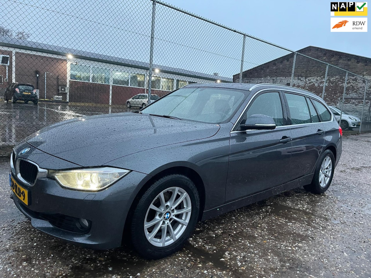 BMW 3-serie Touring - 320i High Executive XENON/leer/NAVI/cruise - AutoWereld.nl