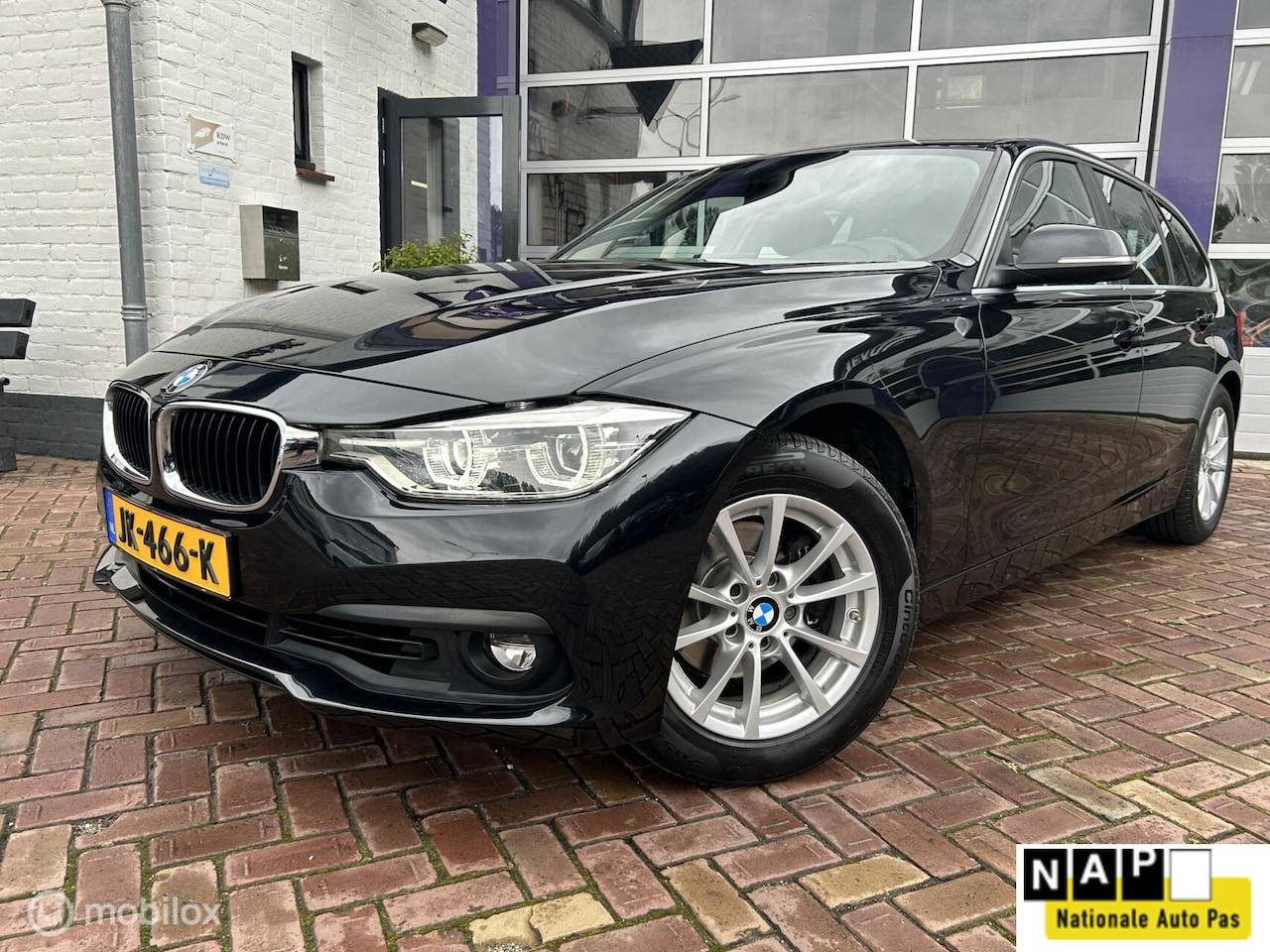 BMW 3-serie Touring - 320i * AUTOMAAT * High Exe * TREKHAAK * - AutoWereld.nl