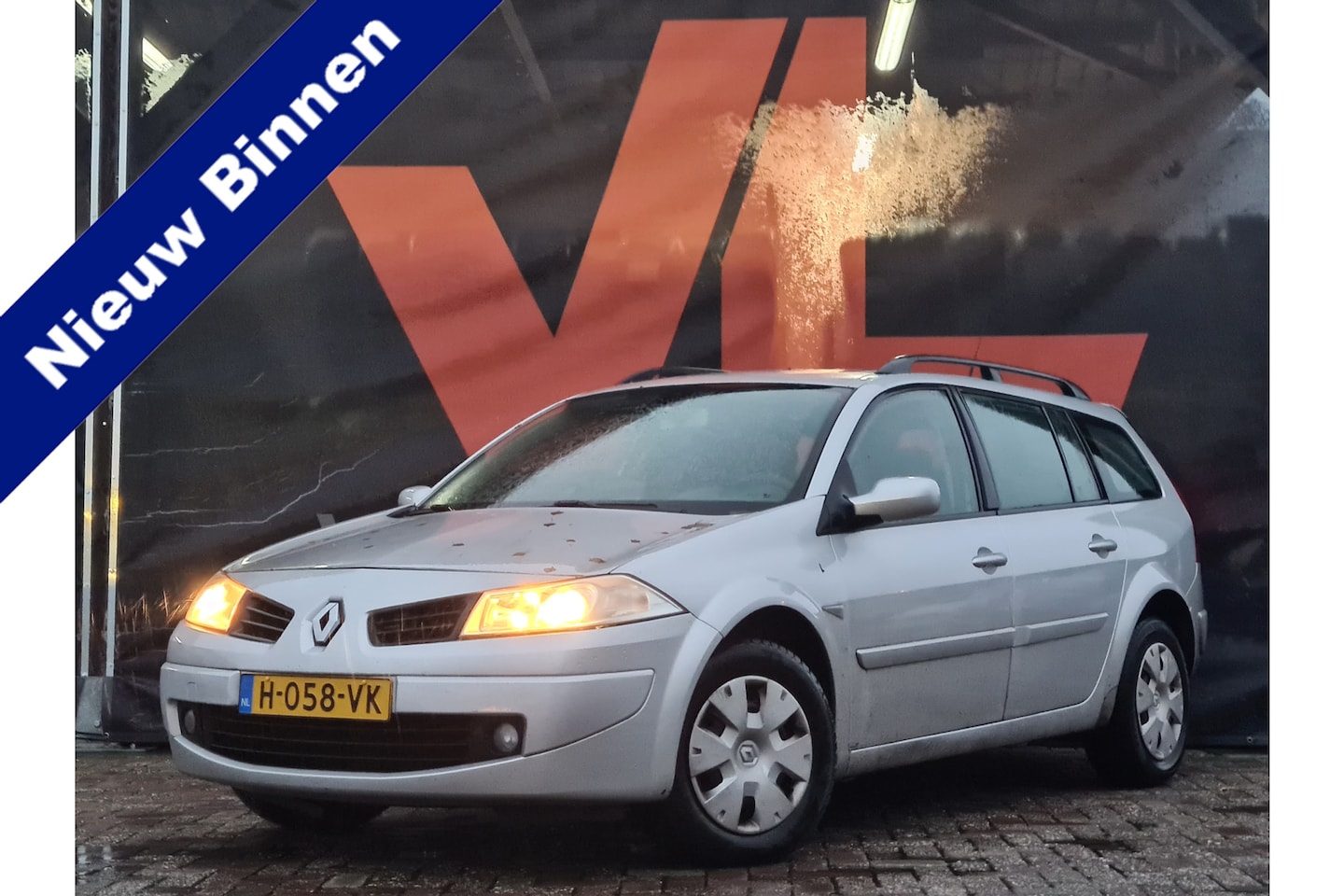 Renault Mégane Grand Tour - 1.6-16V Authentique | Nieuw Binnen! | Automatische Airco | APK 02-08-2025 | Navi - AutoWereld.nl