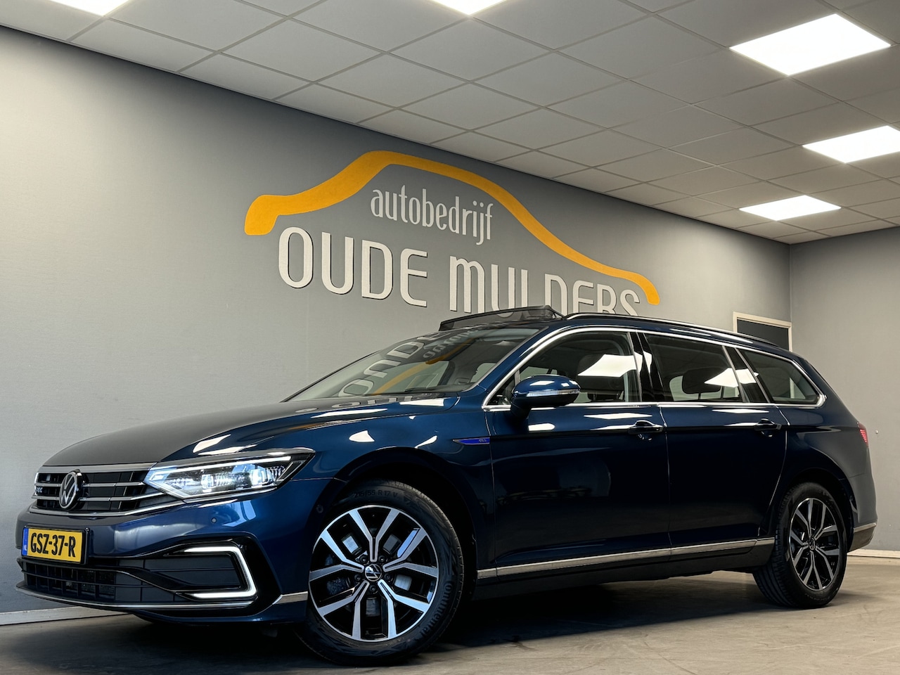 Volkswagen Passat Variant - 1.4 TSI PHEV GTE Panoramadak/Trekhaak/Camera - AutoWereld.nl