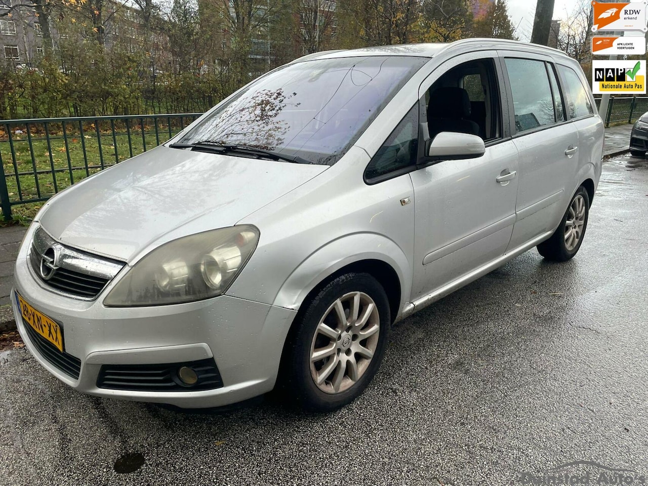 Opel Zafira - 1.6 EXPORT Schade 7-persoons *Motor rookt * - AutoWereld.nl