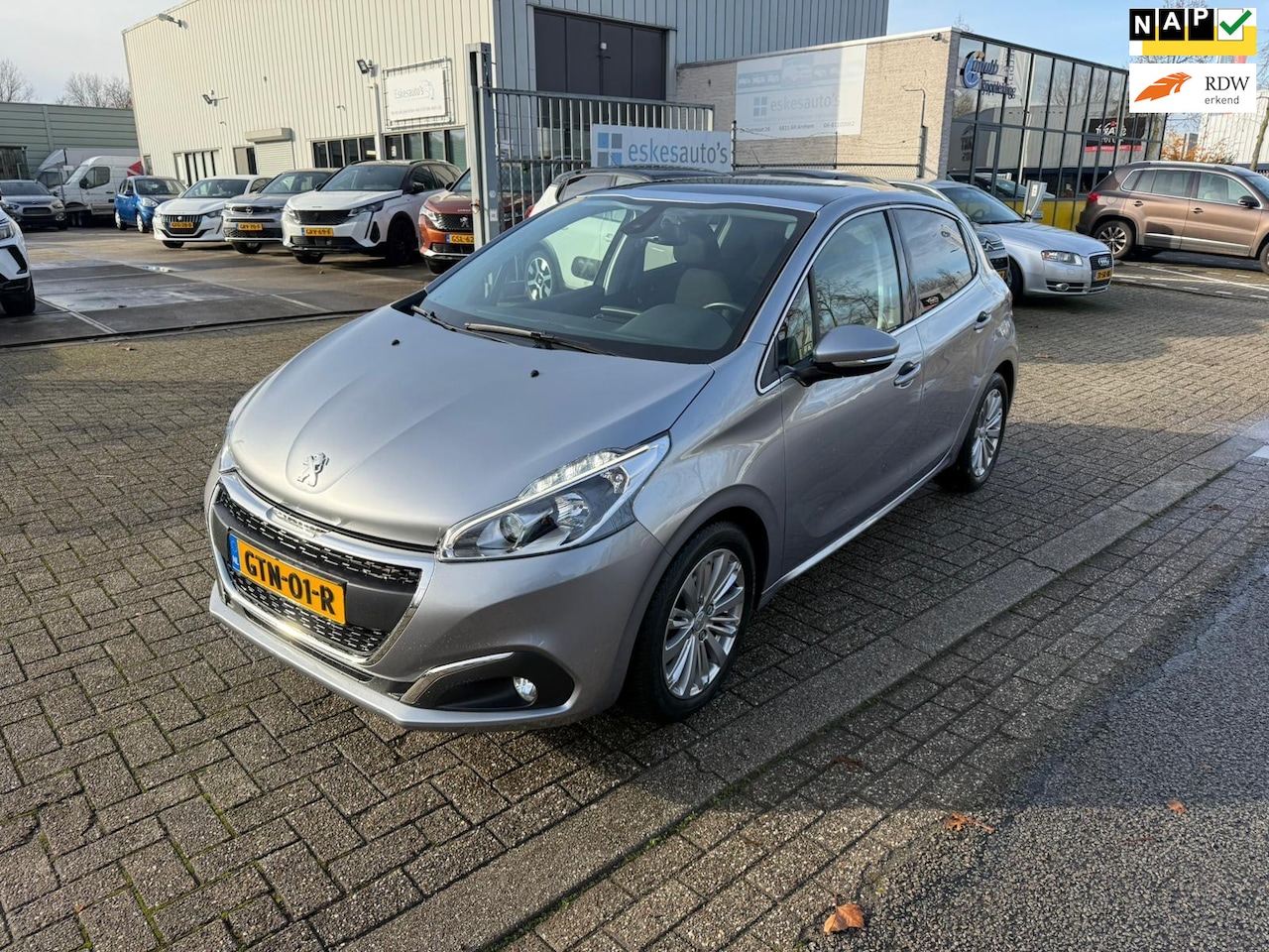 Peugeot 208 - 1.2 PureTech Allure 1.2 PureTech Allure, Panodak, Navi, 12mnd Garantie - AutoWereld.nl