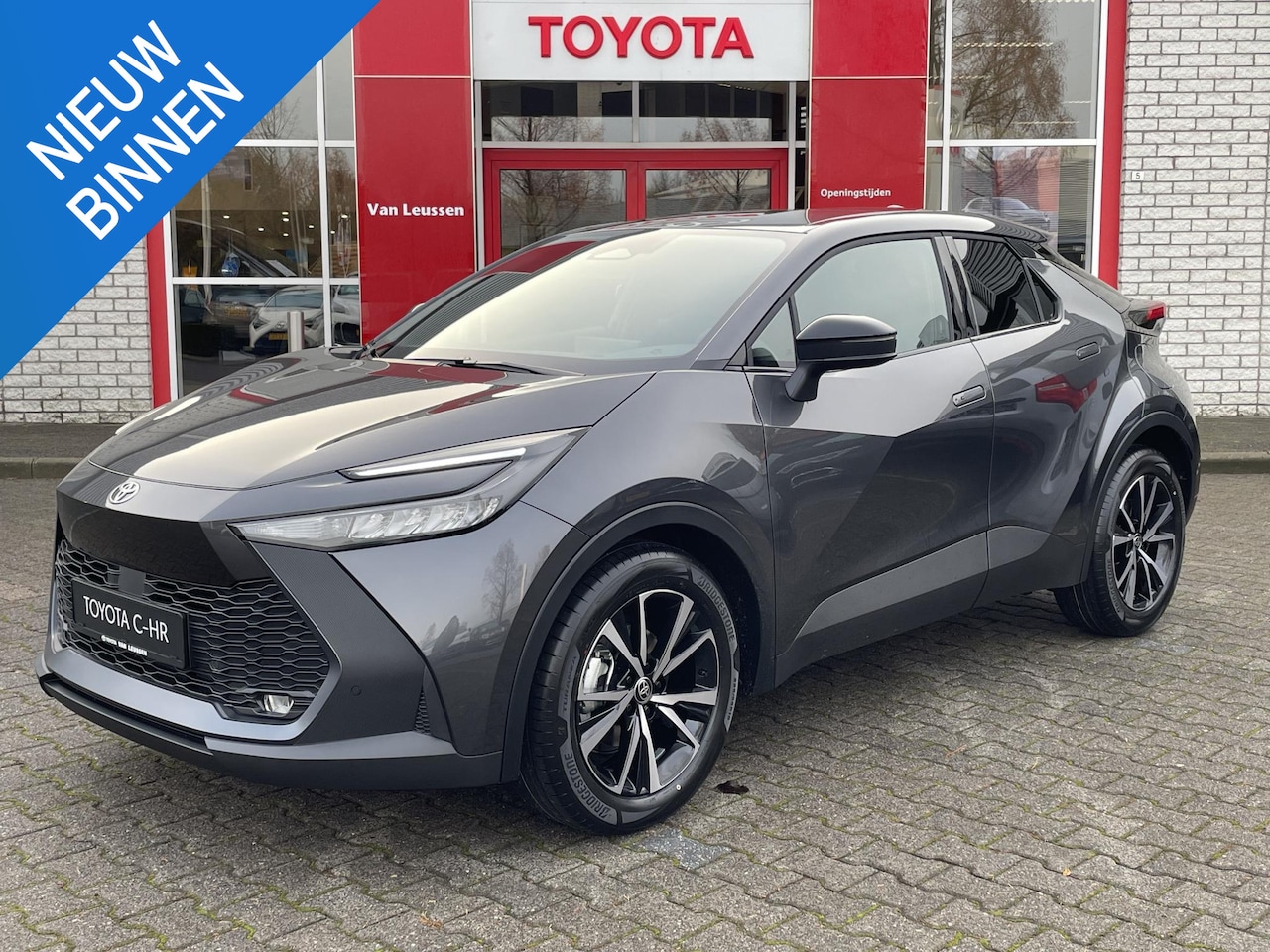 Toyota C-HR - HYBRID 140 DYNAMIC NL-AUTO 2024 MODEL NIEUW EN DIRECT LEVERBAAR!! APPLE/ANDROID LED KEYLES - AutoWereld.nl