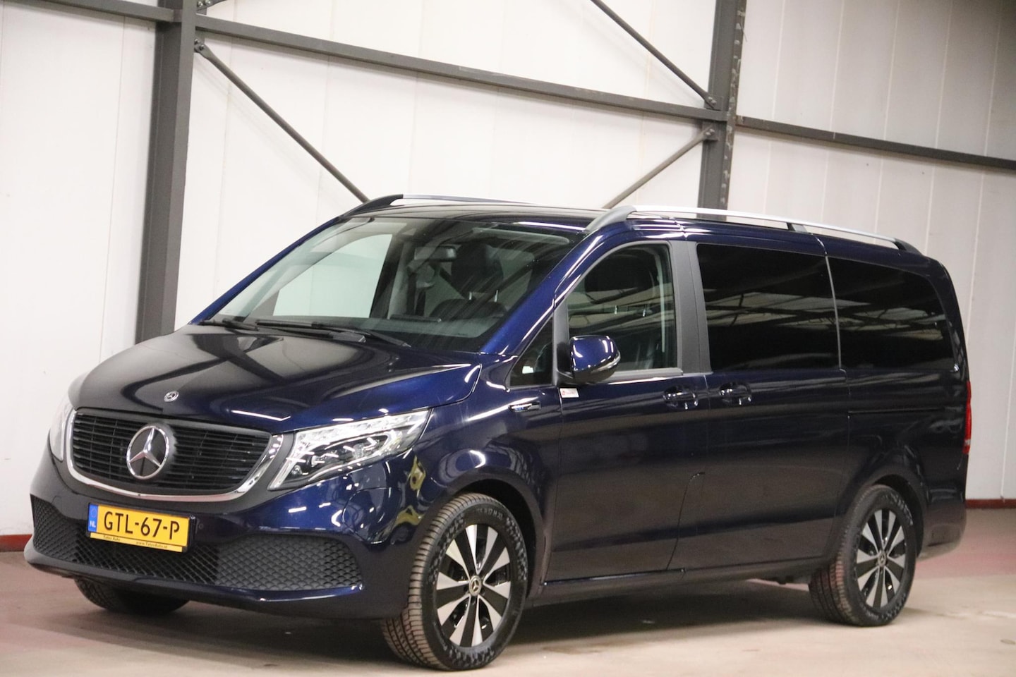 Mercedes-Benz EQV - 300 L2 7-persoonuitvoering PANORAMA - AutoWereld.nl