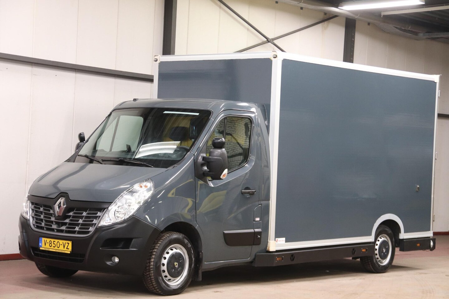 Renault Master - 170PK AUTOMAAT LOWLINER VERKOOPWAGEN PAARDENWAGEN - AutoWereld.nl