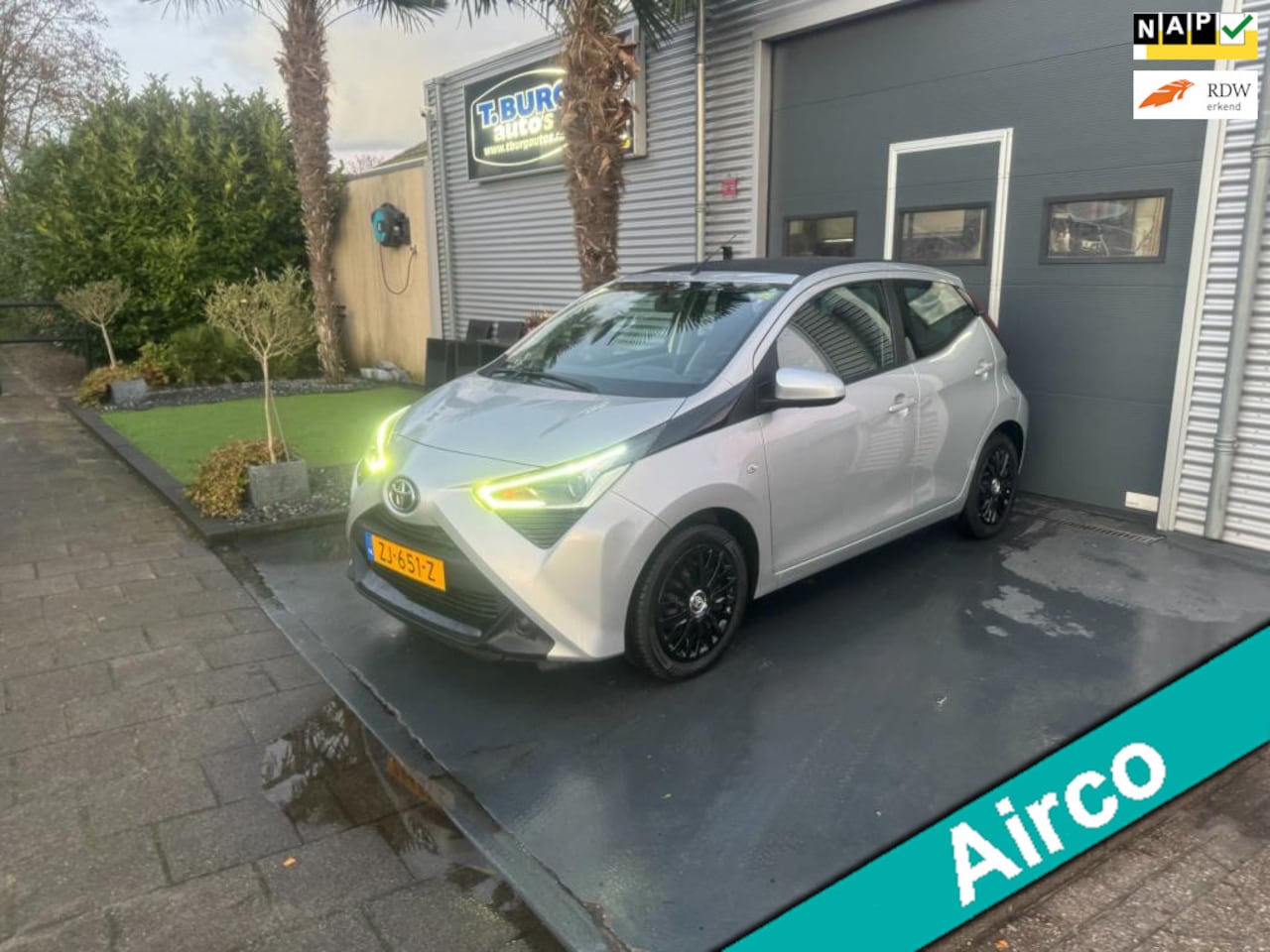 Toyota Aygo - 1.0 VVT-i x-play AIRCO Navi - AutoWereld.nl