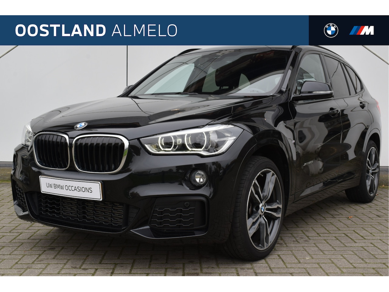 BMW X1 - xDrive20i High Executive M Sport Automaat / Sportstoelen / Stoelverwarming / Achteruitrijc - AutoWereld.nl