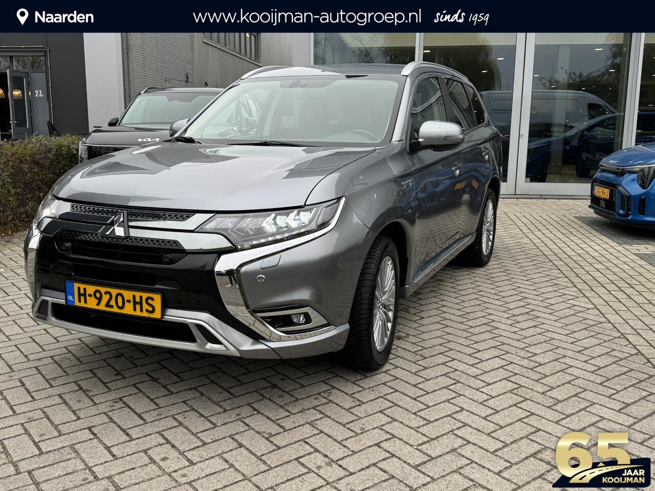 Mitsubishi Outlander - 2.4 PHEV Intense | Keyless | Achteruitrij camera | Dodehoek waarschuwing | Cruise control - AutoWereld.nl