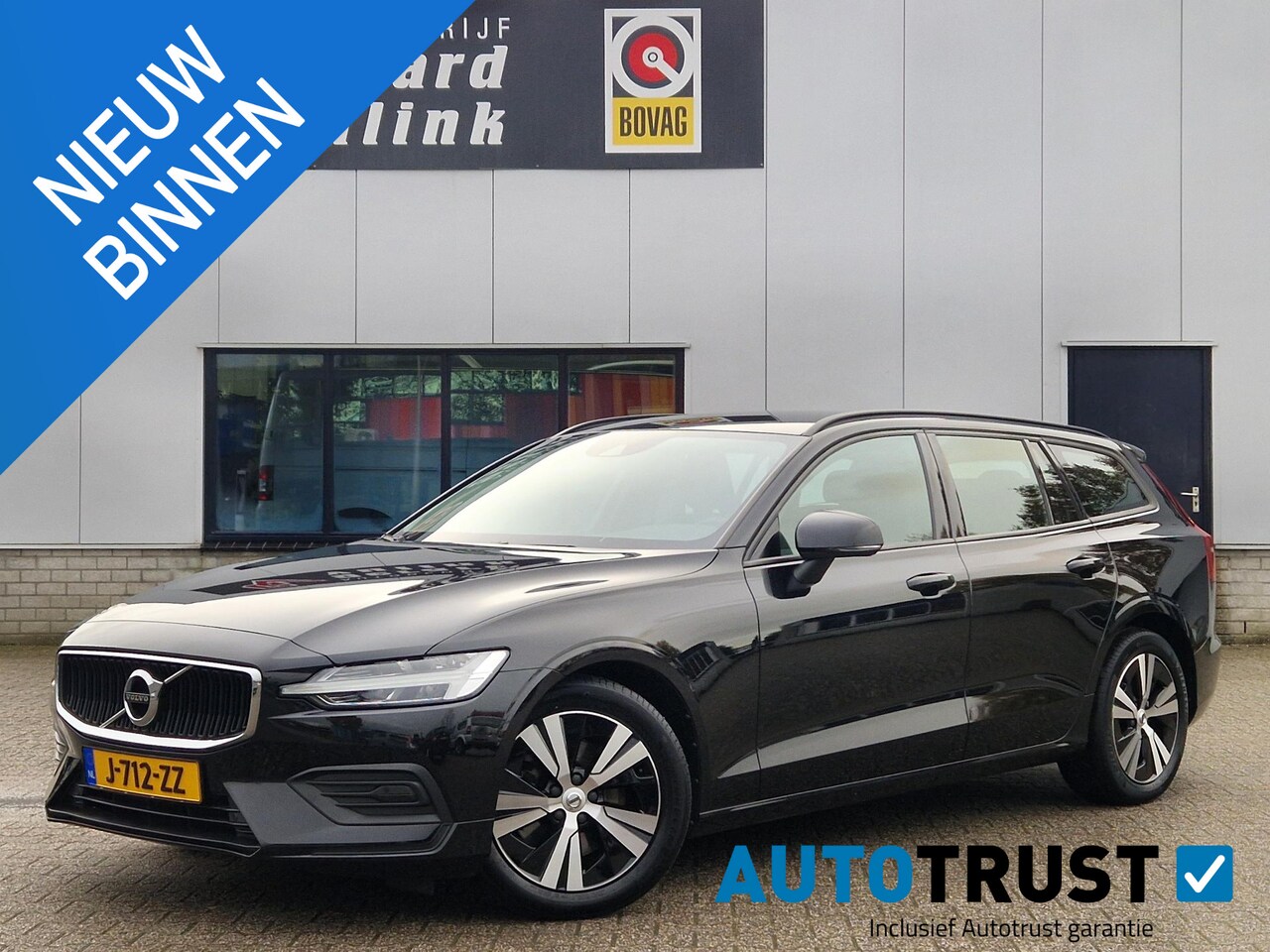 Volvo V60 - 2.0 B3 Momentum Advantage CAMERA NAV LED - AutoWereld.nl