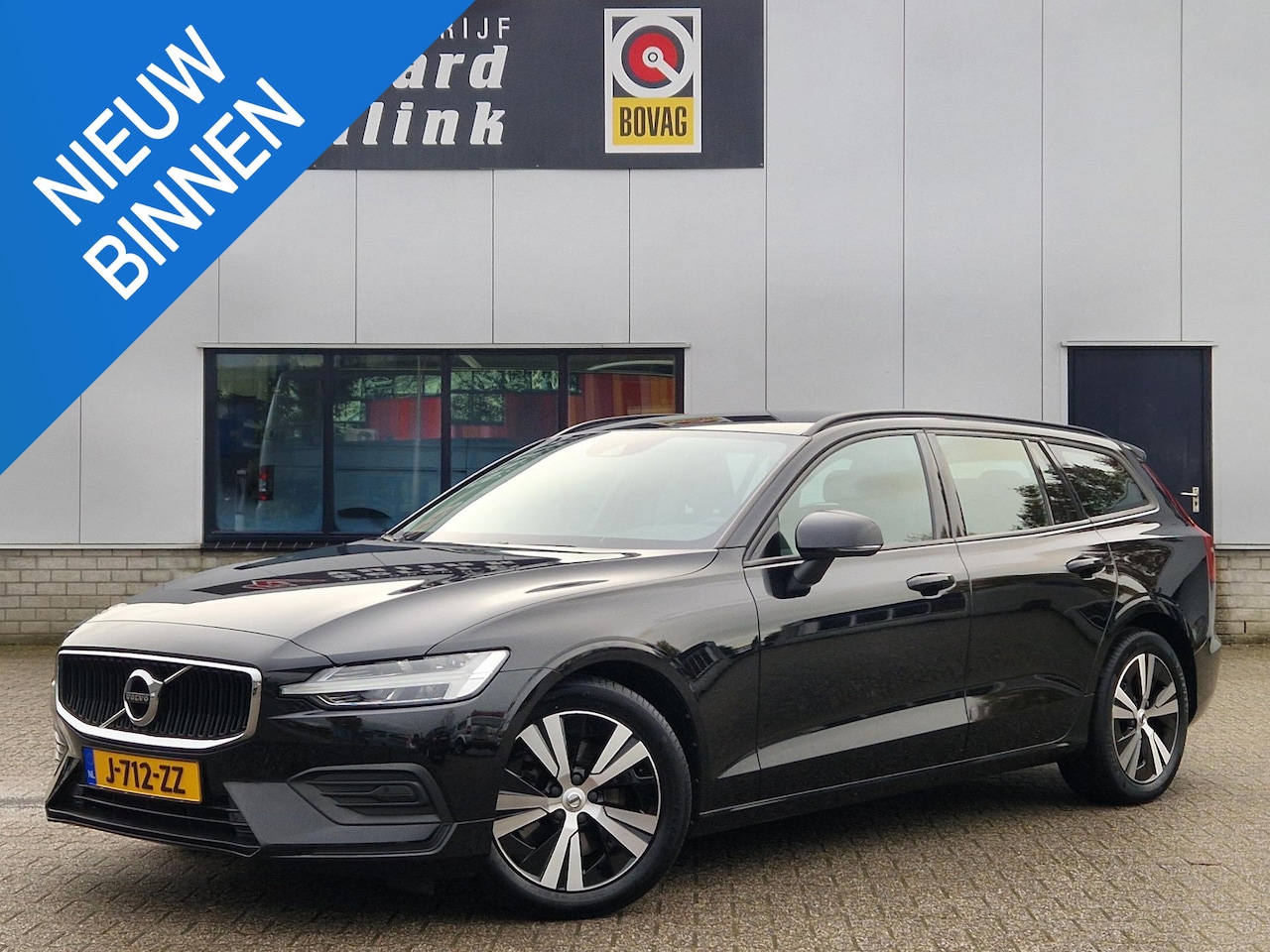 Volvo V60 - 2.0 B3 Momentum Advantage CAMERA NAV LED - AutoWereld.nl