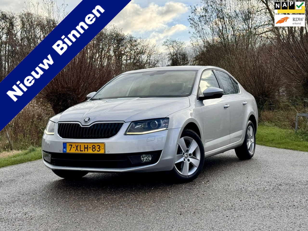 Skoda Octavia - 1.2 TSI Greentech Elegance Businessline 5DRS NAVI KEYLES ECC STOELVERWARMING NAP GOED ONDE - AutoWereld.nl