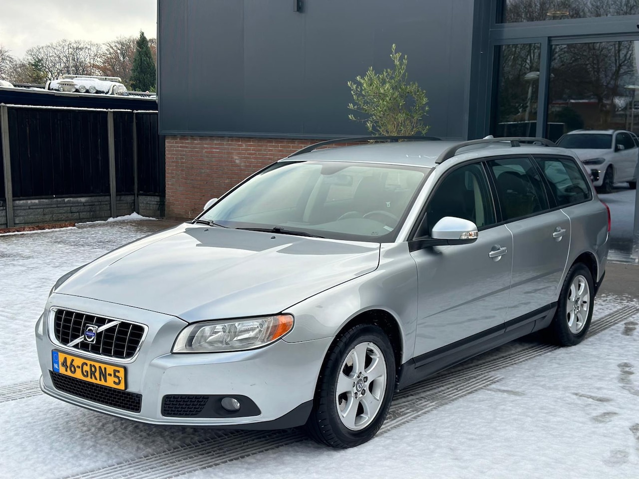 Volvo V70 - 2.0 Momentum LEER NAVI CRUISE CLIMA PDC - AutoWereld.nl