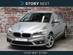 BMW 2-serie Active Tourer - 220i Sport Line Automaat / Trekhaak / Stoelverwarming / Parkeersensoren voor+achter / Extr