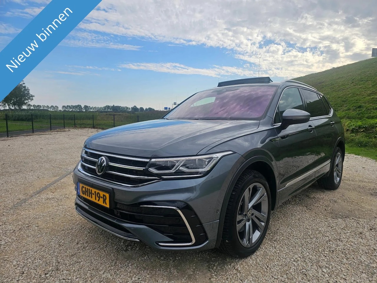 Volkswagen Tiguan Allspace - R-Line 7-zits/ Pano/ Led - AutoWereld.nl