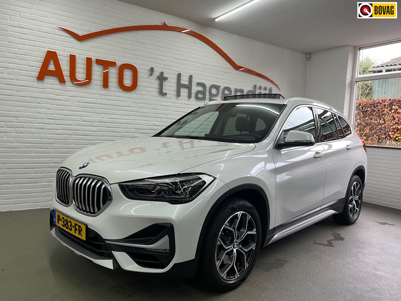 BMW X1 - SDrive18i AUT High Executive pano trekh navi leder - AutoWereld.nl