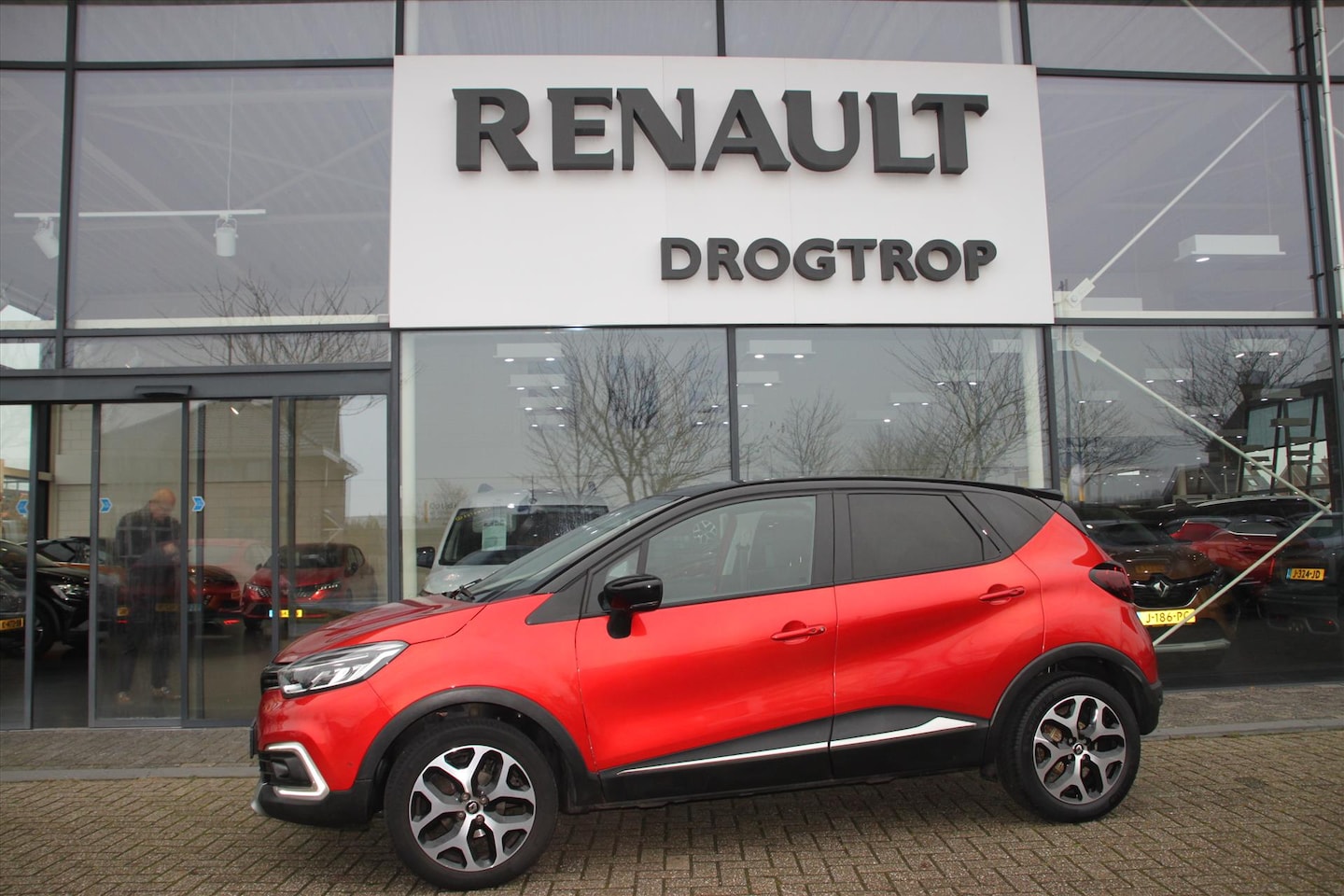 Renault Captur - 90PK-INTENS-90DKM-NAVI-CLIMA-CAMERA-LMV-PDC- - AutoWereld.nl