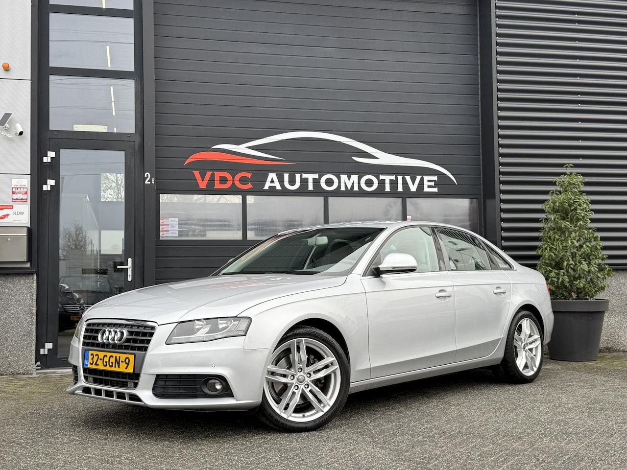 Audi A4 Limousine - 1.8 TFSI 18" Velgen | Cruisecontrol | Parkeersensoren | Youngtimer | Origineel Nederlands - AutoWereld.nl