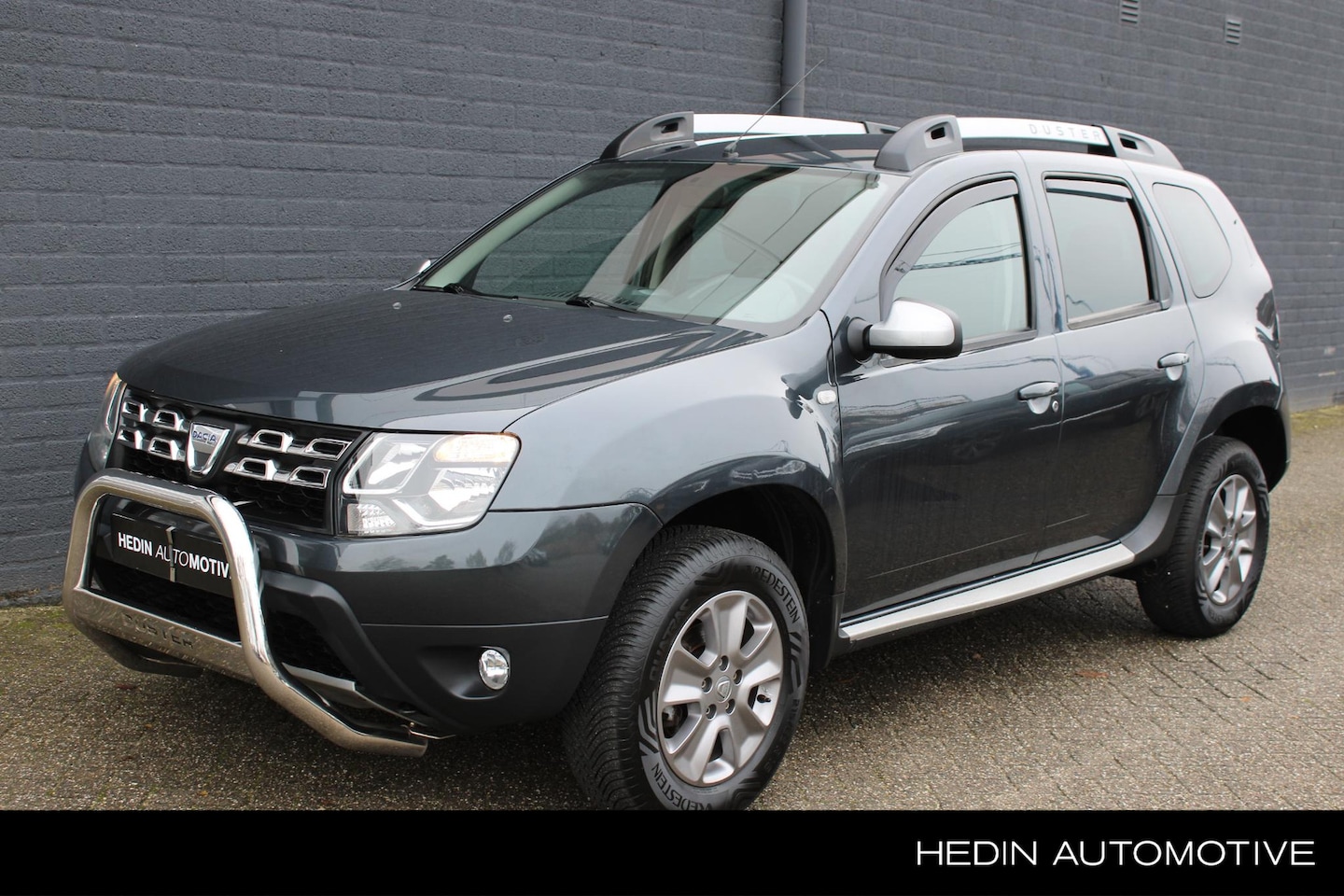 Dacia Duster - TCe 125 PK 4x2 Lauréate NL-Auto | Navigatie | Airco | Cruise Control | LM-velgen | Parkeer - AutoWereld.nl