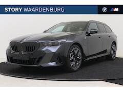 BMW 5-serie Touring - 530e M Sport Automaat / Panoramadak / Trekhaak / Bowers & Wilkins / Stoelventilatie / Adap