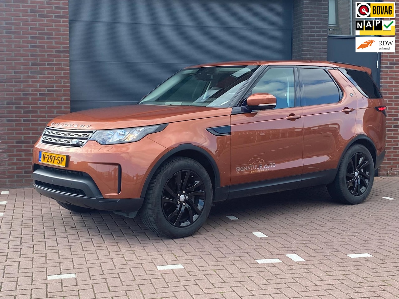 Land Rover Discovery - 2.0 Sd4 SE Grijs Kent. | Luchtvering | Camera 360 | CarPlay | 241PK/430Nm | Nwe motor bij - AutoWereld.nl