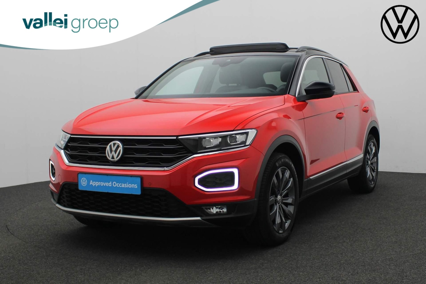 Volkswagen T-Roc - 1.5 TSI 150PK Sport | Pano | Stuur-/stoelverwarming | Camera | Navi | Sportonderstel | Nav - AutoWereld.nl