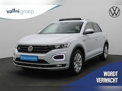 Volkswagen T-Roc - 1.5 TSI 150PK DSG Sport Business R-Line | Pano | Trekhaak | Camera | Stoelverwarming | Nav