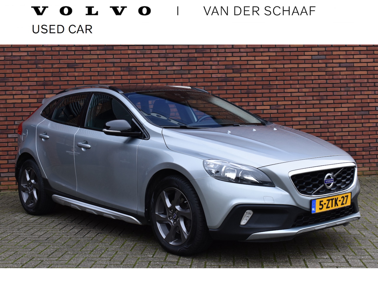 Volvo V40 Cross Country - T4 180PK Momentum | Trekhaak | - AutoWereld.nl