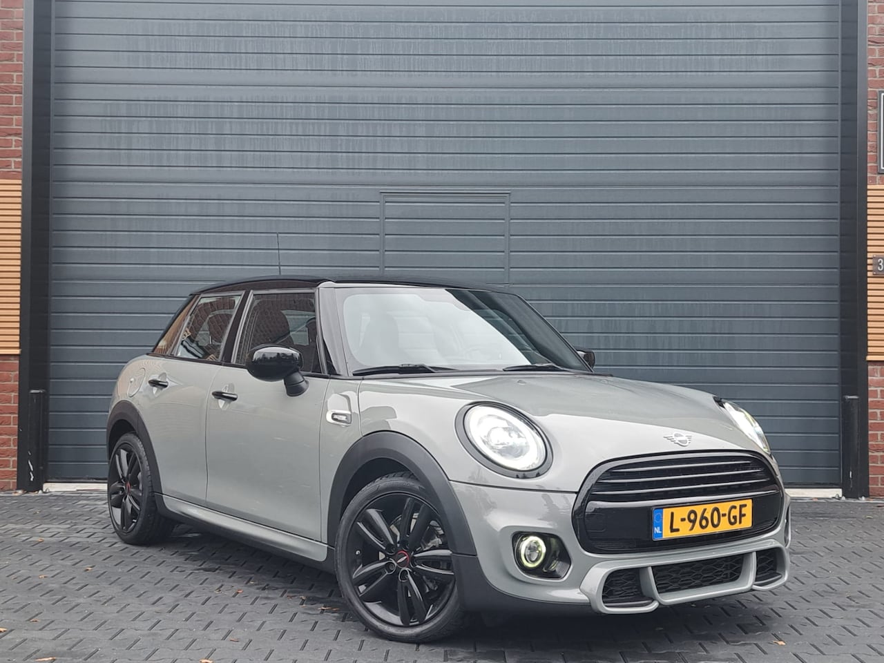 MINI Cooper - Mini 1.5 Dalston Edition 5 deurs Works pakket Dealer onderhouden Nederlandse auto Stoelver - AutoWereld.nl