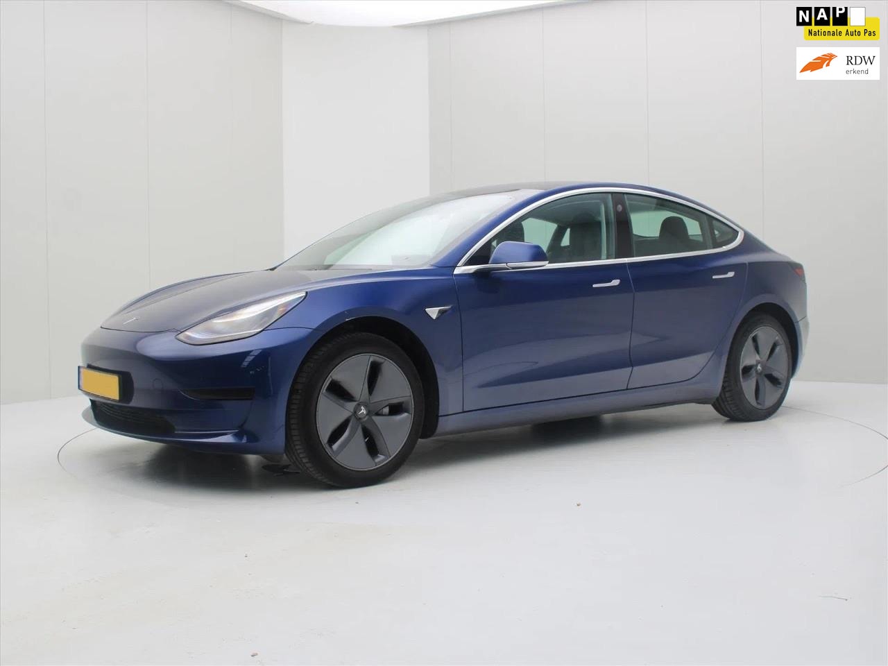 Tesla Model 3 - Standard RWD Plus 60 kWh 8PK Autopilot Pano Trekhaak Automaat Camera Clima Dashcam LED Nav - AutoWereld.nl