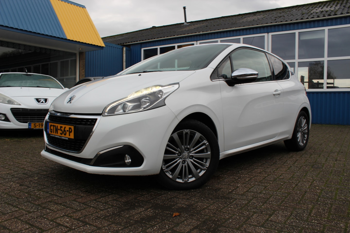 Peugeot 208 - 1.2-16V "Allure" Cruise - LED - AUX !!! 110 Pk !!! - AutoWereld.nl