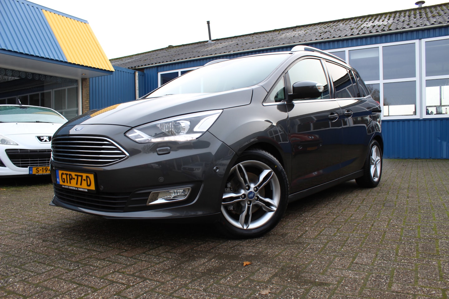 Ford Grand C-Max - 1.0i "Titanium" Cruise - Xenon - 6 Persoons !!! 125 Pk - AutoWereld.nl