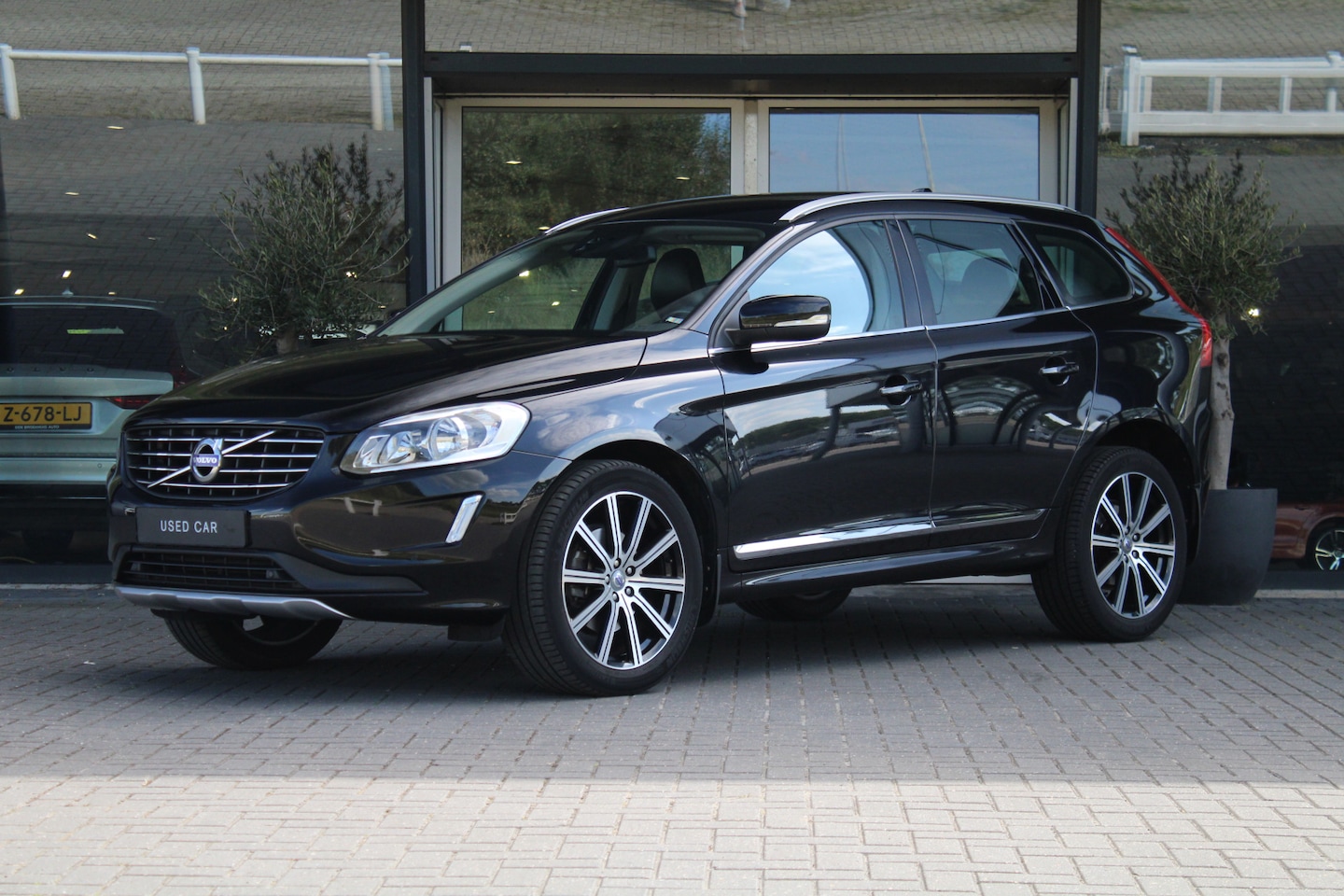 Volvo XC60 - T5 Summum | Cruise Control | Navigatie | Stoelverwarming | Verwarmde voorruit | Parkeerhul - AutoWereld.nl