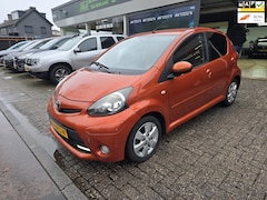 Toyota Aygo - 1.0 VVT-i Dynamic Orange | 1E EIGENAAR | 12MND GARANTIE | AIRCO | ELEC PAKKET |