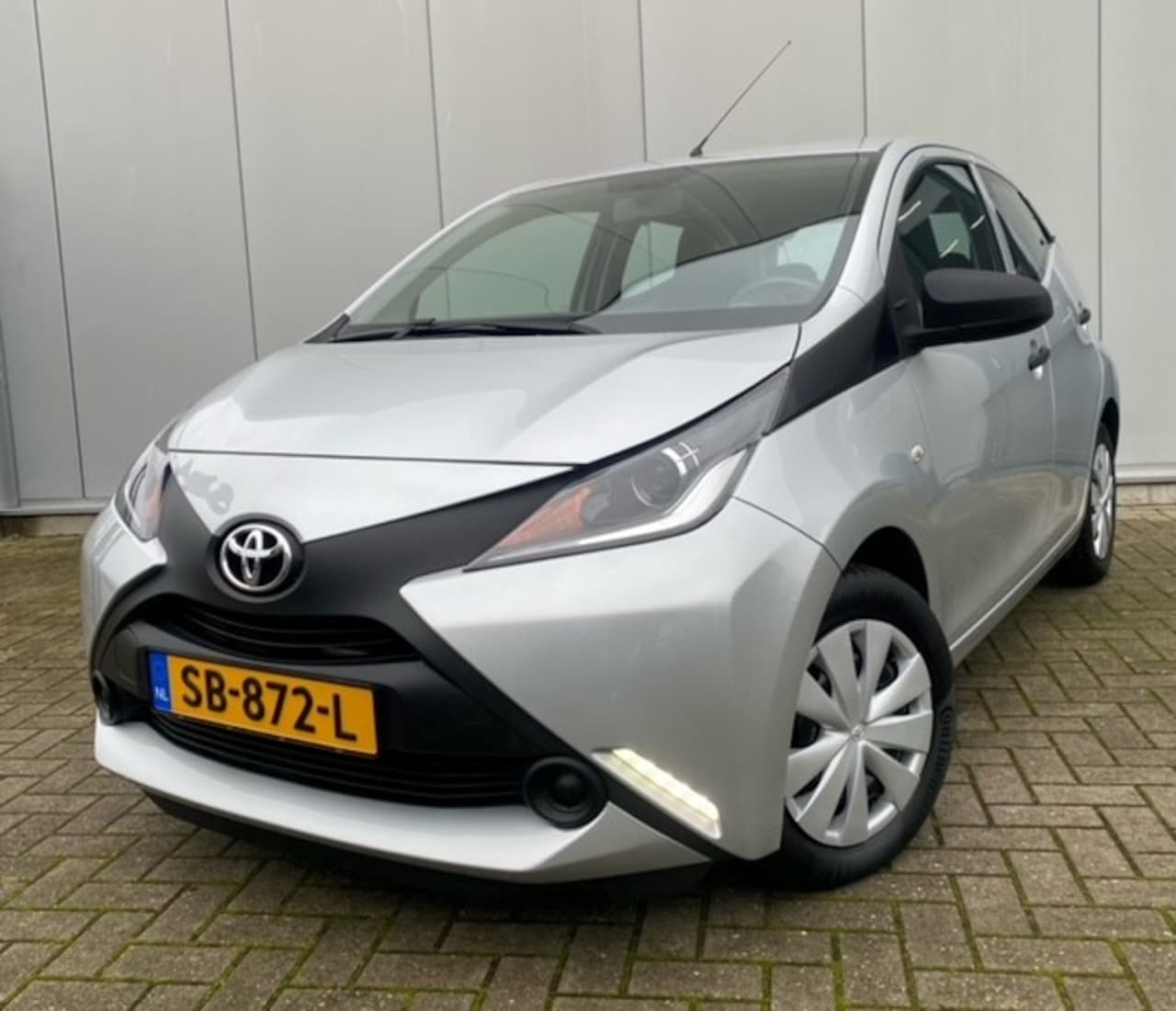 Toyota Aygo - 1.0 VVT-i x-fun AIRCO | LED | 5 Deurs | Elektr. ramen | limiter | - AutoWereld.nl