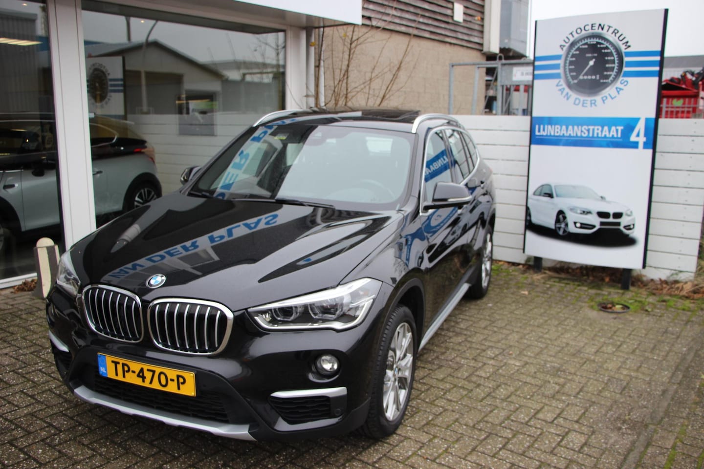 BMW X1 - sDrive20i Orange Edition II LEDER, PANORMADAK - AutoWereld.nl