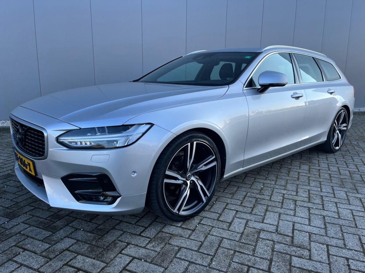 Volvo V90 - 2.0 D4 R-Design AUT - AutoWereld.nl