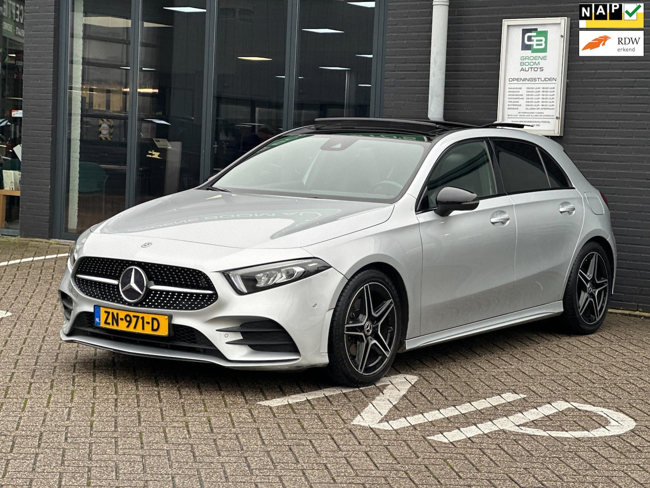 Mercedes-Benz A-klasse - 180 Business Solution AMG Night Upgrade/PANO-DAK/CAMERA/NL-AUTO NAP!! - AutoWereld.nl