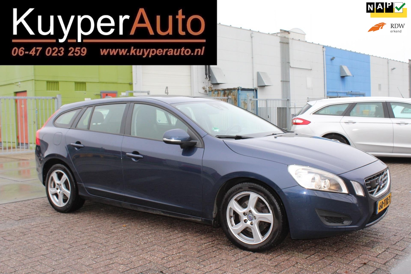 Volvo V60 - 1.6 T3 Kinetic 1e eig dealer onderh NAVI CLIMA TREKHAAK DAKJE - AutoWereld.nl